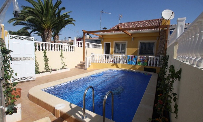 Torrevieja Villa | Bonita villa a 600 metros de la playa 3 dormitorios 3 baños