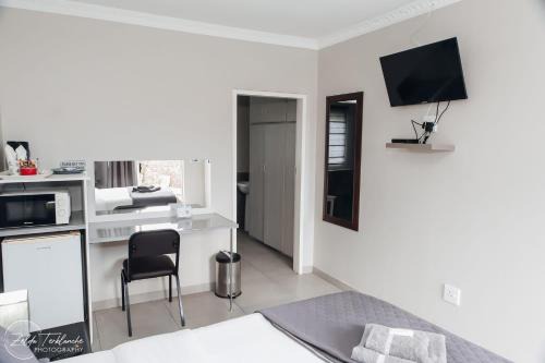 Trichardt Hotel | Dara on Schabort street