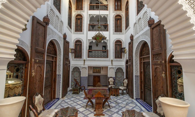 Zekkak Er Roumane Casa | Darif's Riad Fes