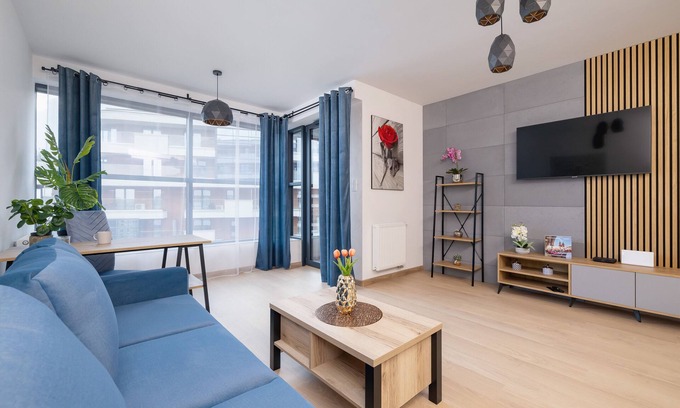 Grzegorzki Apartamento | Dark Blue Apartment in Kraków by Renters