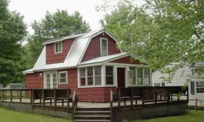 Castile Cabaña | Darling cottage near entrance to Letchworth State Park overlooking Silver Lake!