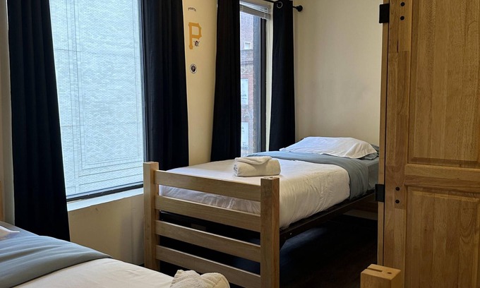 Downtown Pittsburgh Apartamento | Darling Downtown Delightful Entire Efficiency APT
