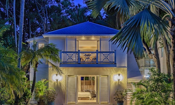 Historic Seaport Cabaña | << DARLING OF DUVAL @ Old Town >> Remarkable Guest Cottage + Jacuzzi + ÚLTIMOS SERVICIOS CLAVE ...
