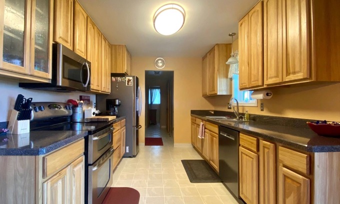 Billings Casa | Darling well appointed home in family neighborhood