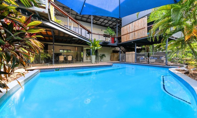 Rapid Creek Apartamento | Darwin Style Tropical Luxury Apartment + WARM POOL + Bikes + Pet Croc