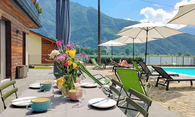 Dascio Apartamento | Dascio Armonia Terrace Holiday Apartment on the Lake with Pool