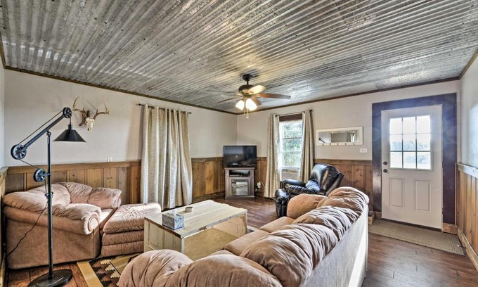 McLennan County Casa | Day Trip to Waco and Temple House on Cattle Farm