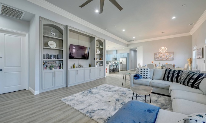 Madera Casa | Day Trip to Yosemite: Spacious Home w/ Fireplace