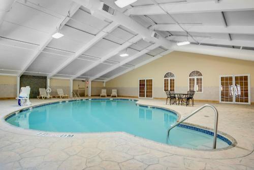 Toms River Hotel | Days Hotel by Wyndham Toms River Jersey Shore