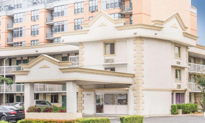 Arlington Heights Hotel | Days Inn by Wyndham Arlington Pentagon