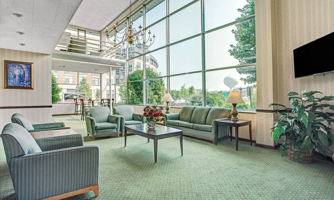 Arlington Hotel | Days Inn by Wyndham Arlington/Washington DC