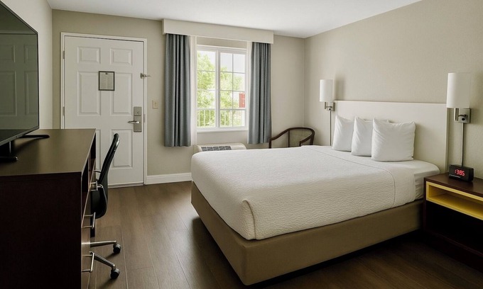 Bradenton Hotel | Days Inn by Wyndham Bradenton I-75