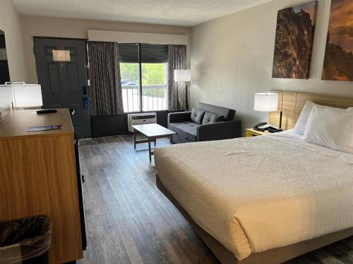 Branson Hotel | Days Inn by Wyndham Branson Ozarks