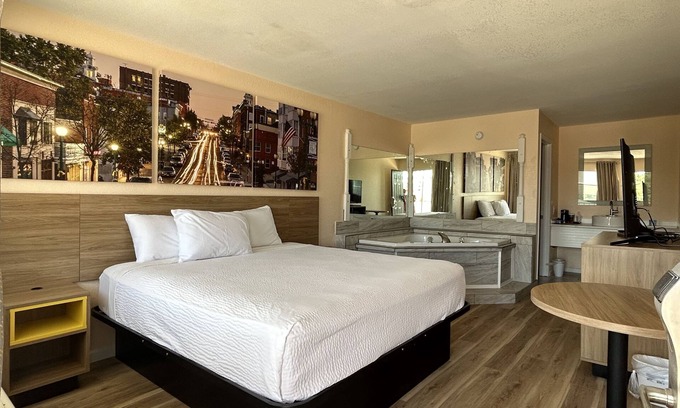 Branson Theater District Hotel | Days Inn by Wyndham Branson near Theatre District