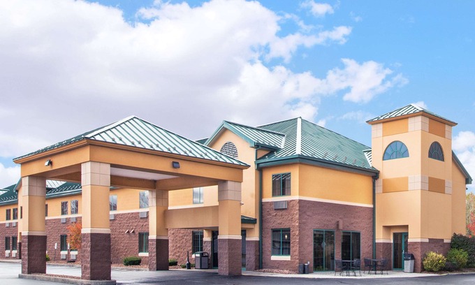 Brewerton Hotel | Days Inn by Wyndham Brewerton/ Syracuse Near Oneida Lake