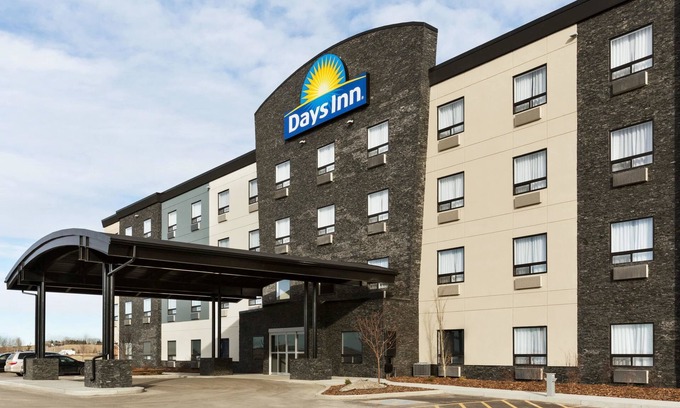 Balzac Hotel | Days Inn by Wyndham Calgary North Balzac