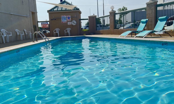 Clarksville Hotel | Days Inn by Wyndham Clarksville North