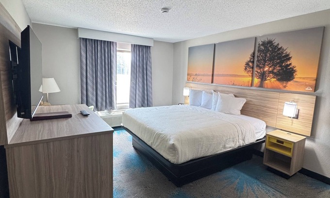 Eagle River Hotel | Days Inn by Wyndham Eagle River