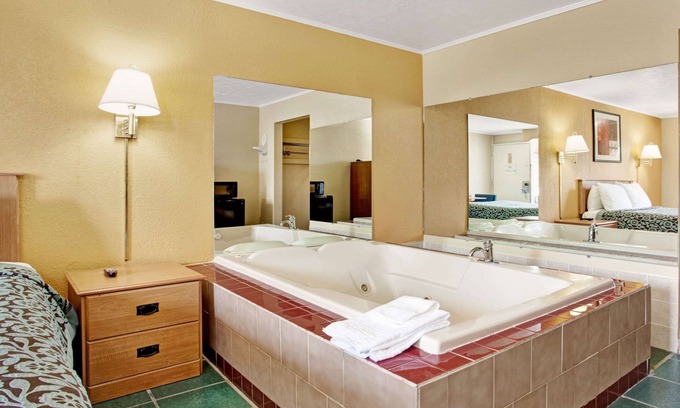 Cedar Bluff Hotel | Days Inn by Wyndham Knoxville West