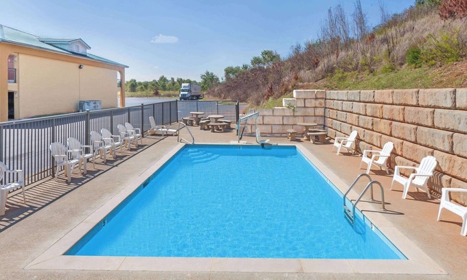 Lenoir City Hotel | Days Inn by Wyndham Lenoir City