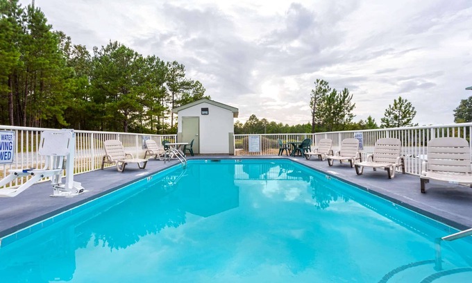 Lugoff Hotel | Days Inn by Wyndham Lugoff