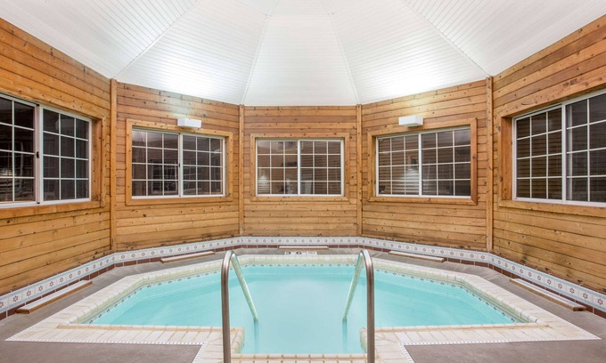 Marquette Hotel | Days Inn by Wyndham Marquette