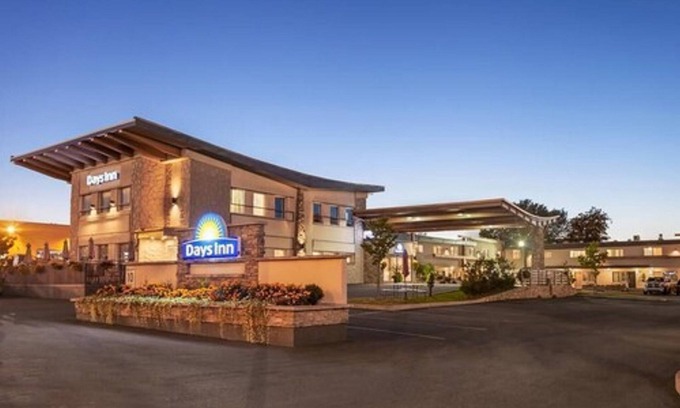 Saint-Leonard Hotel | Days Inn by Wyndham Montreal East