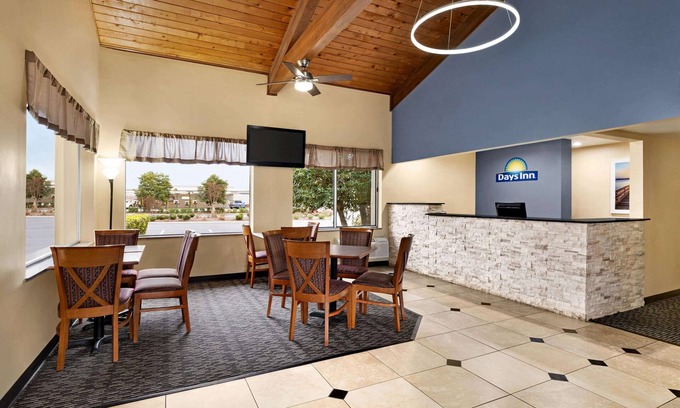 Oak Ridge Hotel | Days Inn by Wyndham Oak Ridge Knoxville