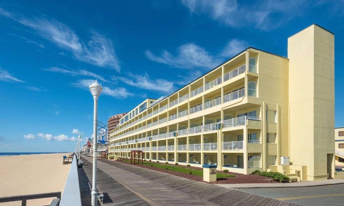 Ocean City Hotel | Days Inn by Wyndham Ocean City Oceanfront