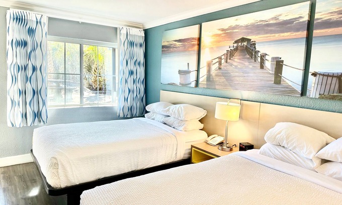 Downtown Hotel | Days Inn by Wyndham Pensacola - Historic Downtown