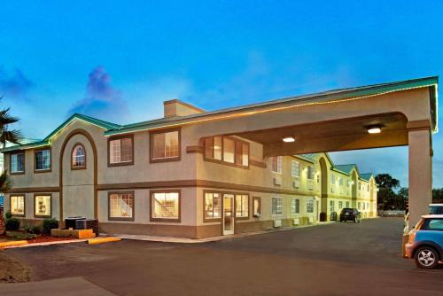 North San Antonio - SAT Hotel | Days Inn by Wyndham San Antonio Airport