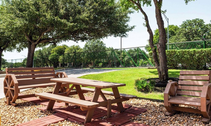Wetmore Hotel | Days Inn by Wyndham San Antonio Near Fiesta Park