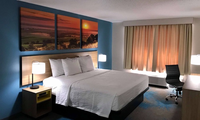 Sandusky Hotel | Days Inn by Wyndham Sandusky / Cedar Point