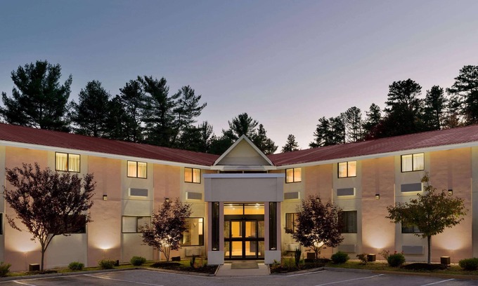 Silver Lake Hotel | Days Inn by Wyndham Tamworth