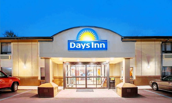 Iselin Hotel | Days Inn by Wyndham Iselin / Woodbridge