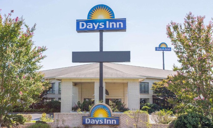 Arcadia Hotel | Days Inn by Wyndham Spartanburg Waccamaw