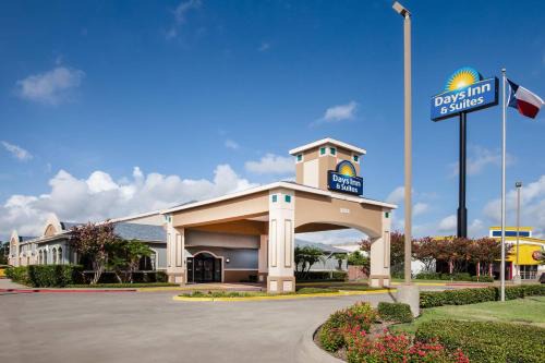 South Side Hotel | Days Inn & Suites by Wyndham Corpus Christi Central