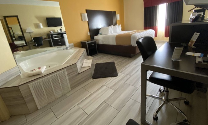 Grovetown Hotel | Days Inn & Suites by Wyndham Augusta Near Fort Eisenhower