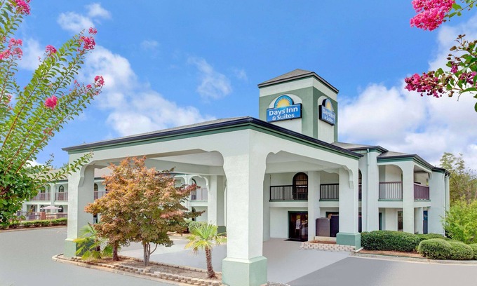 Stockbridge Hotel | Days Inn & Suites by Wyndham Stockbridge South Atlanta
