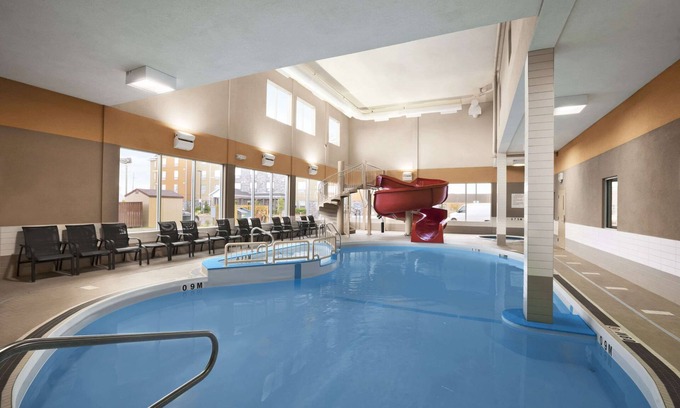 Winnipeg Hotel | Days Inn & Suites by Wyndham Winnipeg Airport Manitoba
