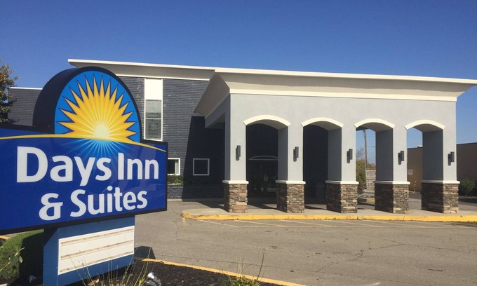 Springdale Hotel | Days Inn & Suites by Wyndham Cincinnati North