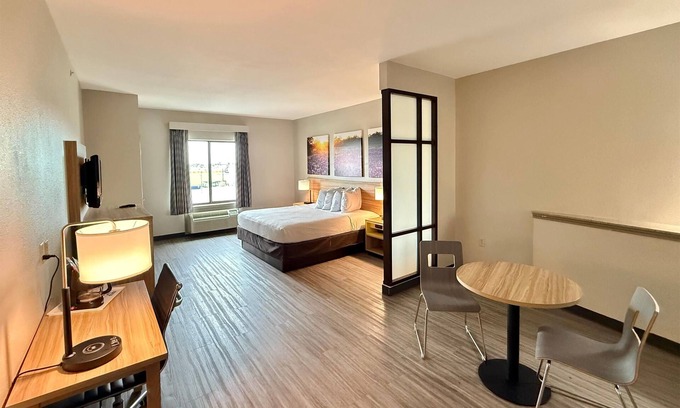 Clodine Hotel | Days Inn & Suites by Wyndham Houston / West Energy Corridor