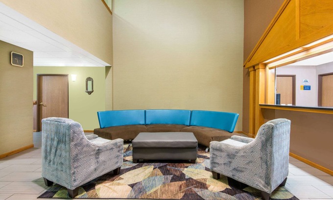 Wichita Hotel | Days Inn & Suites by Wyndham Wichita
