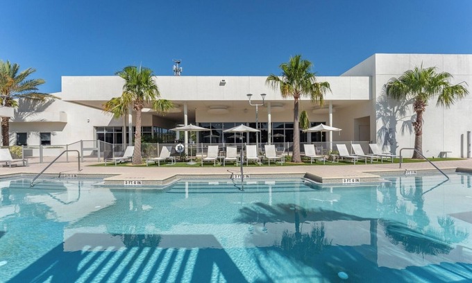 Daytona Beach Apartamento | Daytona 2BR w/Parking – Family and Pet Friendly