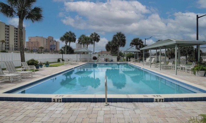 Ocean View Halifax Estates Apartamento | Daytona Beach Condo with Beach View and Access!