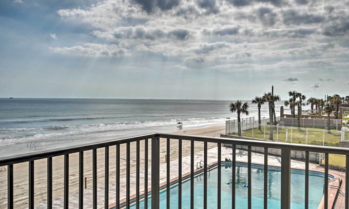 Daytona Beach Apartamento | Daytona Beach Studio w/ Pool + Ocean Access!