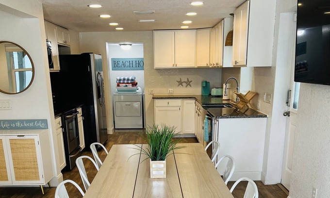 Surfside Historic District Casa | Daytona Beach house - 4 blocks from Beach and Pier!