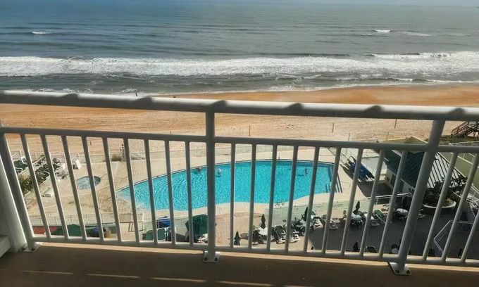 Ormond Beach Complejo | Daytona Bike Week, Royal Floridian-Beach Front 2-bedroom, 2 bath condo, sleeps 6