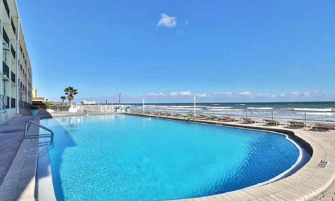 Daytona Beach Hotel | Daytona Inn Studios