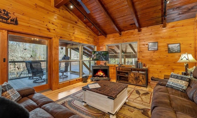 Blue Ridge Cabina | DAZE AT THE RIVER